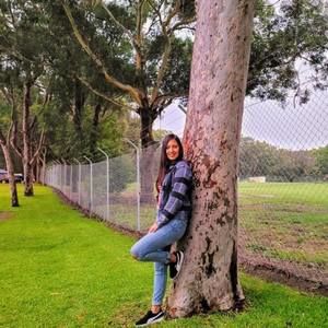 Meet your Posher, Lesly